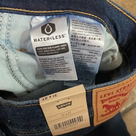 Levi’s Mom Jeans- High Rise in Winter Cloud #hostpick - Picture 9 of 9